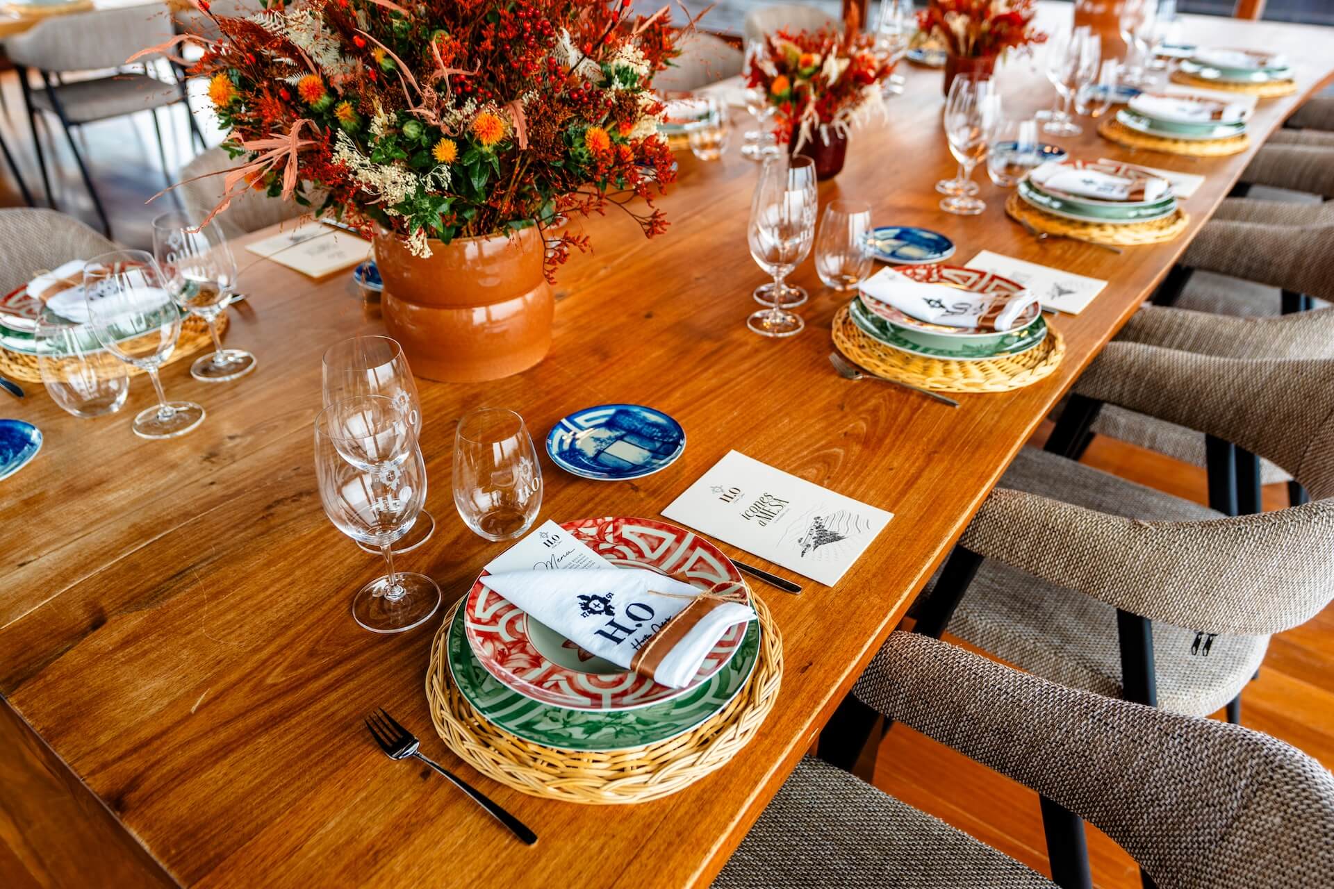 Detalhes de decoração de mesa de um evento privado na Horta Osório